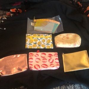 Bundle of 6 makeup bags 💄